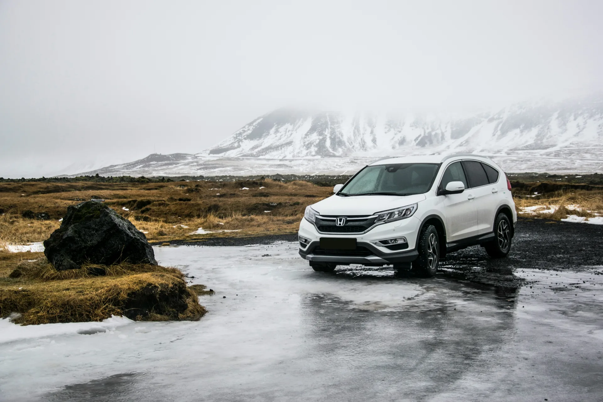 Gebrauchtwagen von Autowelt Bodensee vor winterlicher Berglandschaft